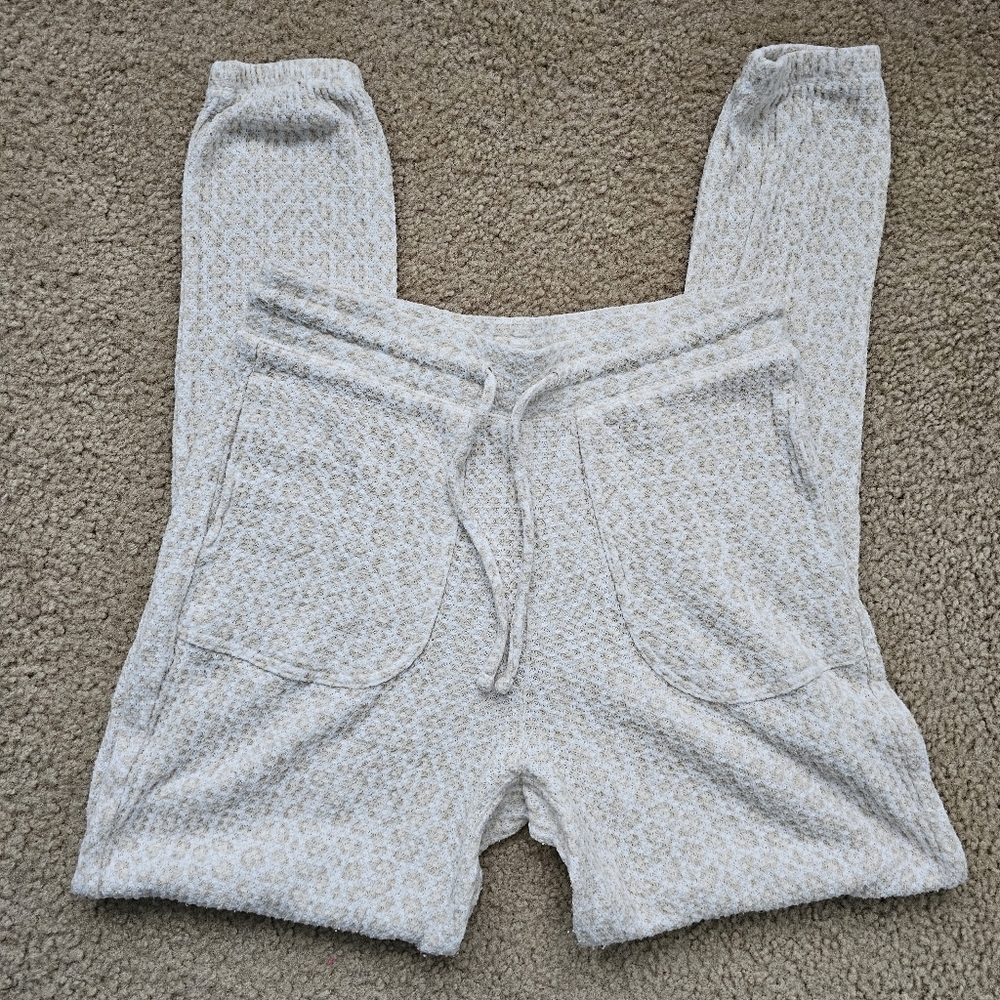 Old Navy waffle knit cheetah print pajama set beige white top joggers XS small - Picture 3 of 5